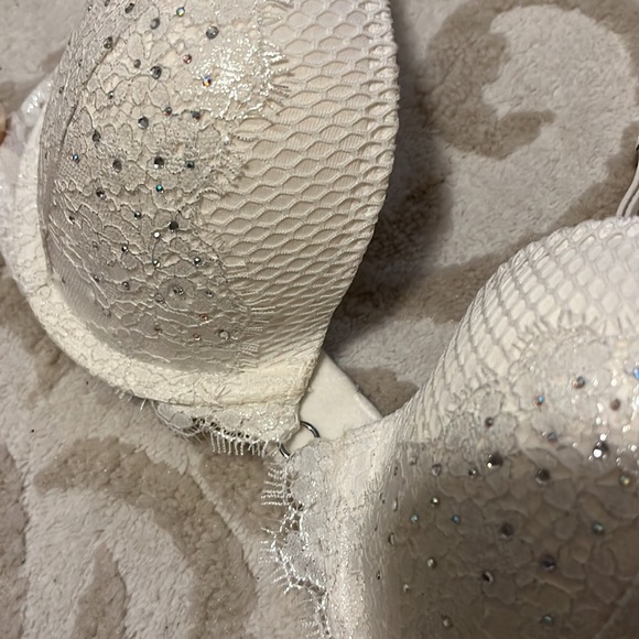 Victoria’s Secret bra 32D - Picture 2 of 4